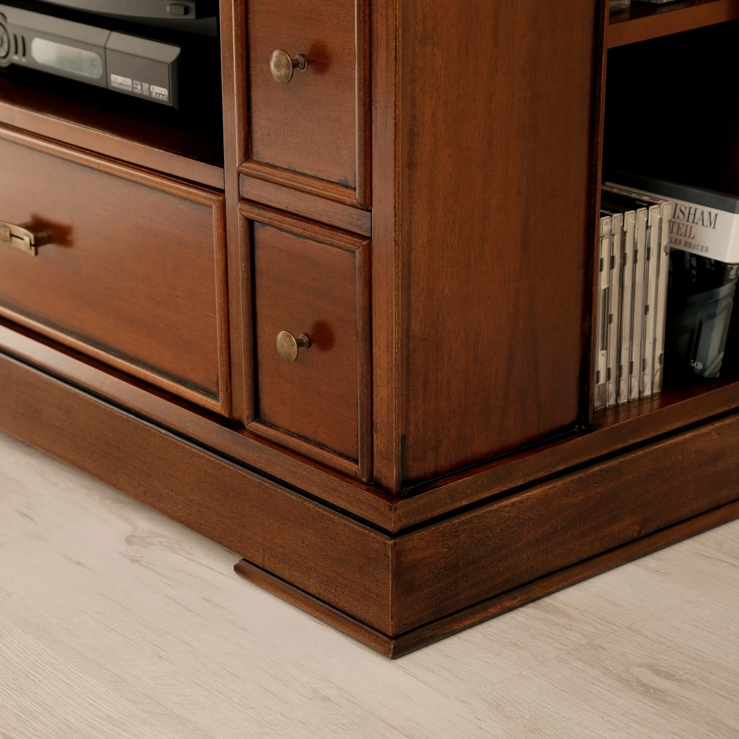 Ridgevalley Meuble TV Brieux II - Partiellement en tulipier massif - Tulipier ancien 10 Ridgevalley Meuble TV Brieux II - Partiellement en tulipier massif - Tulipier ancien – Image 8