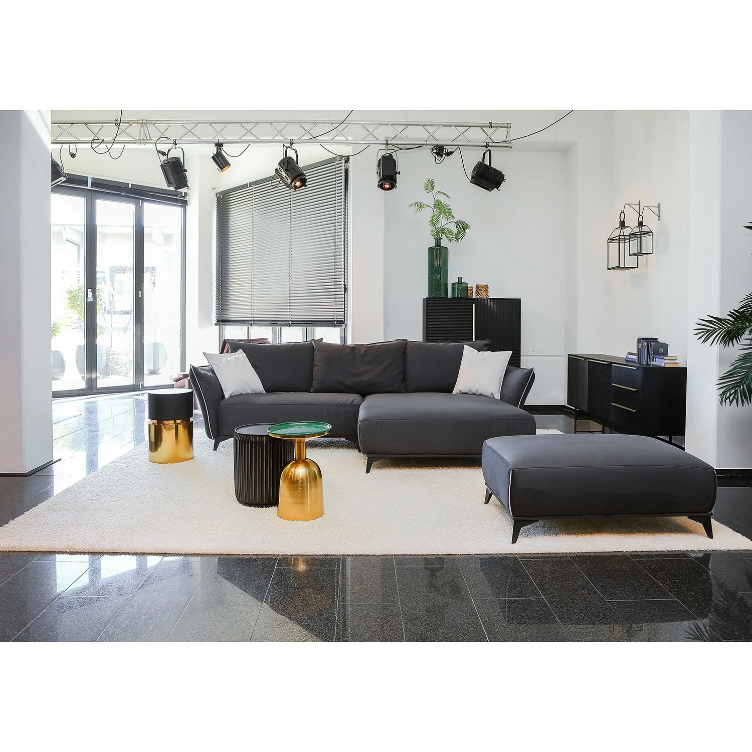 Red Living Buffet Soyons - Acacia massif / Métal - Noir / Doré 4 Red Living Buffet Soyons - Acacia massif / Métal - Noir / Doré – Image 2