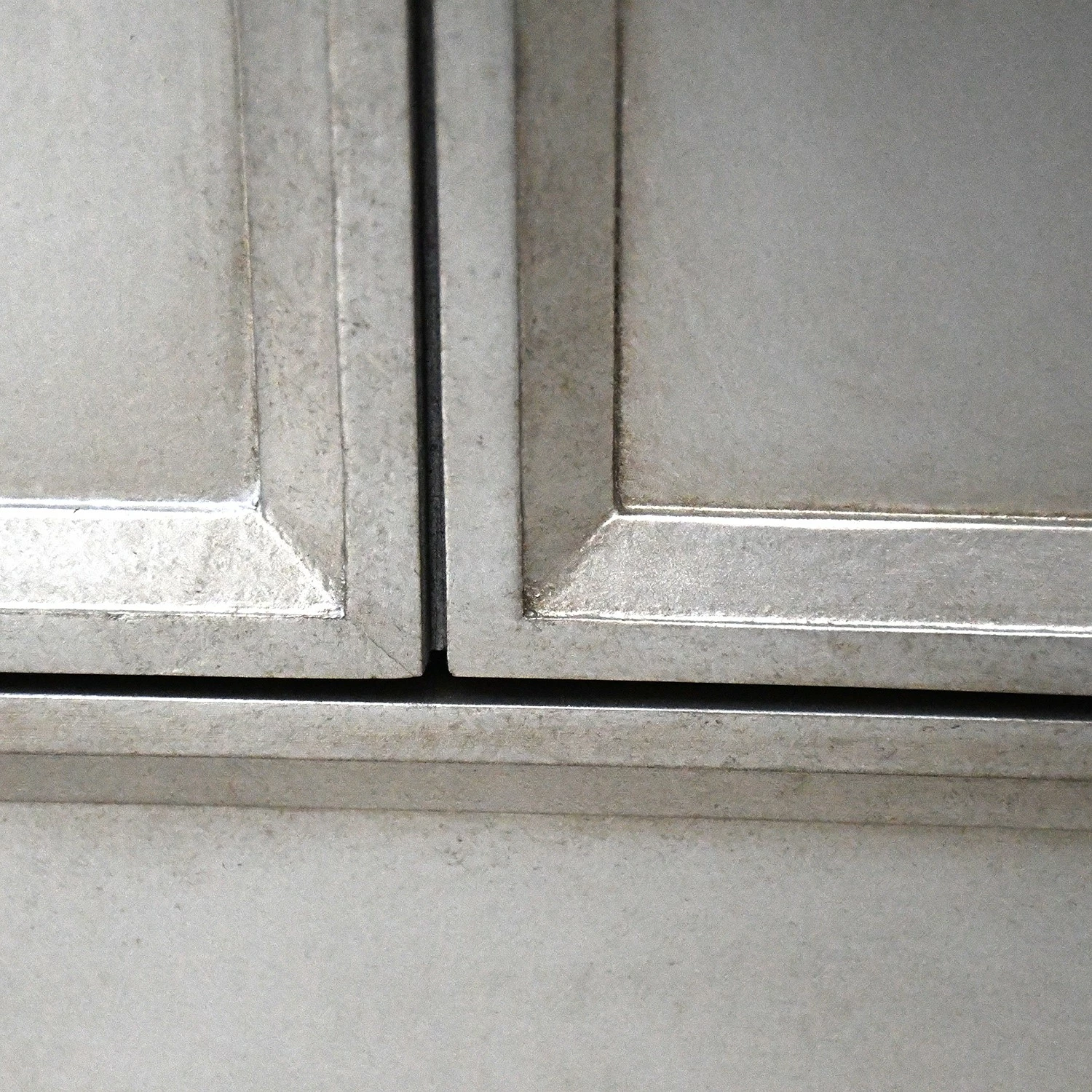 Red Living Commode Tilloloy - Blanc / Argenté / Noir 11 Red Living Commode Tilloloy - Blanc / Argenté / Noir – Image 9