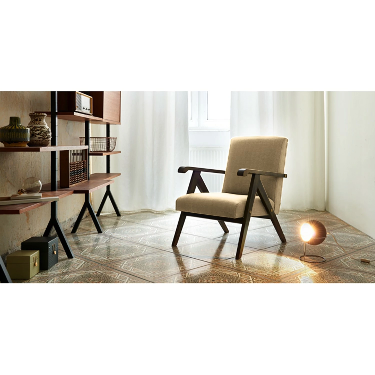 Studio Copenhagen Fauteuil Monklet - Tissu - Tissu Ekta: Cappuccino - Hêtre foncé 4 Studio Copenhagen Fauteuil Monklet - Tissu - Tissu Ekta: Cappuccino - Hêtre foncé – Image 2