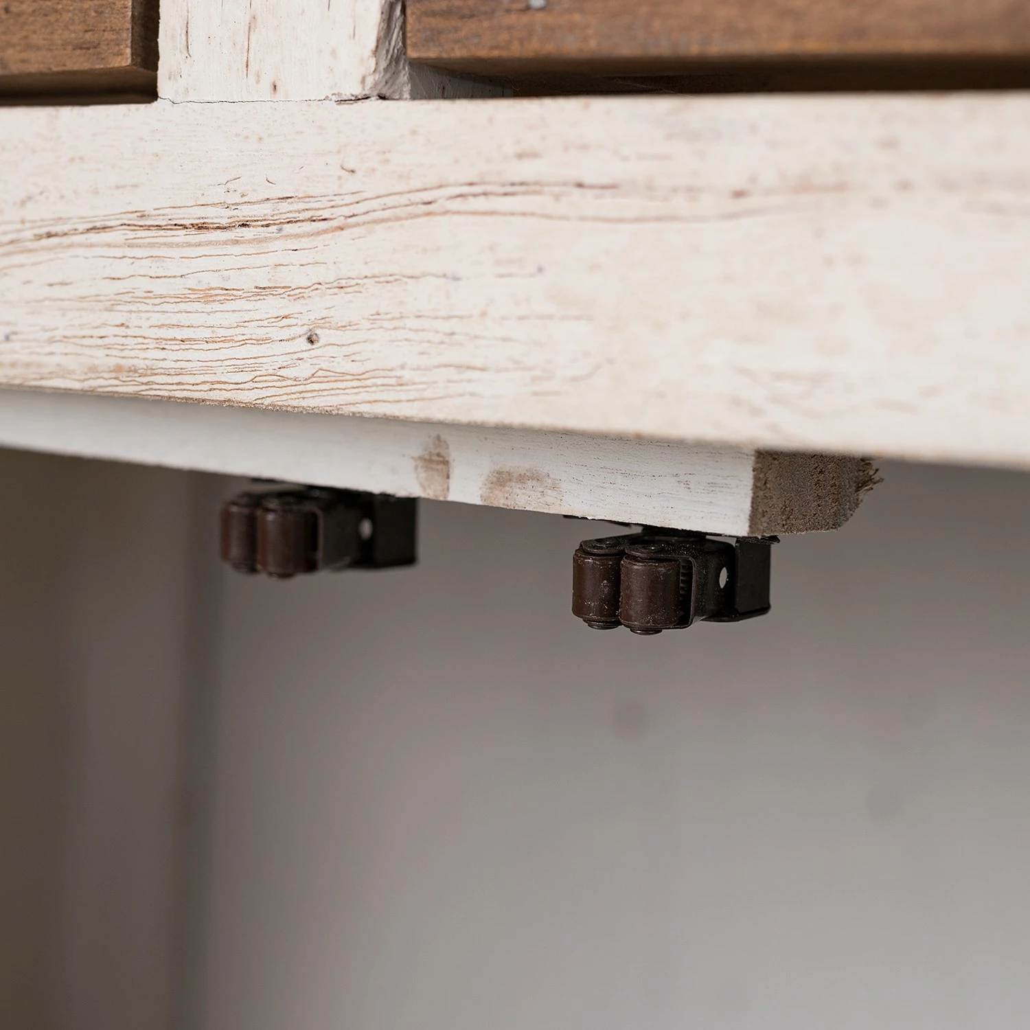 Wolf-Möbel Buffet Maison II - Acacia massif - Acacia couleur pierre / Blanc cassé 11 Wolf-Möbel Buffet Maison II - Acacia massif - Acacia couleur pierre / Blanc cassé – Image 9