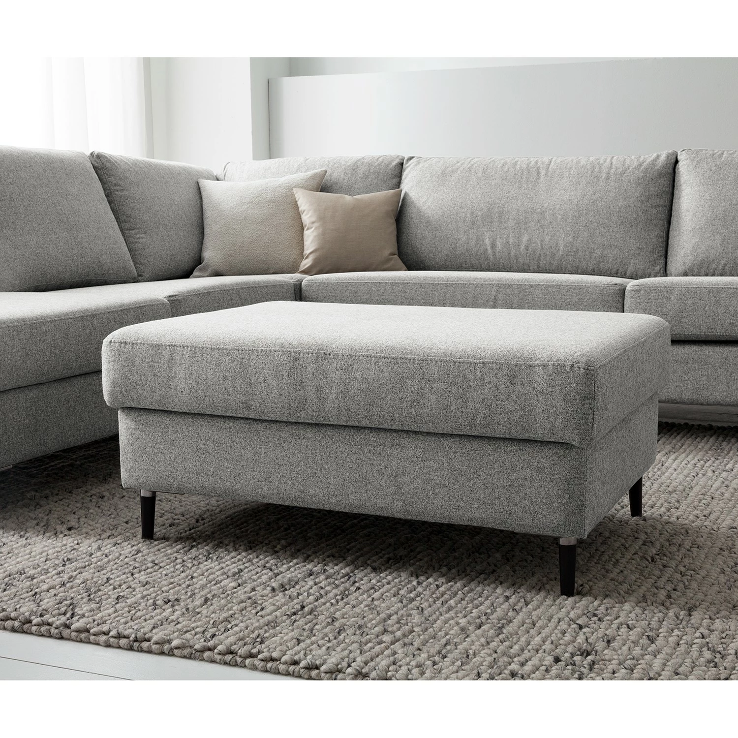 Studio Copenhagen Repose-pieds COSO Classic+ - Tissu Inze: Gris clair - Noir - Profondeur : 64 cm 5 Studio Copenhagen Repose-pieds COSO Classic+ - Tissu Inze: Gris clair - Noir - Profondeur : 64 cm – Image 3