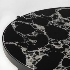 Studio Copenhagen Table basse Abee - Imitation marbre noir / Noir 23 Studio Copenhagen Table basse Abee - Imitation marbre noir / Noir -loftscape Boutique 1000270346 220809 080 DETAILS P000000001000270346