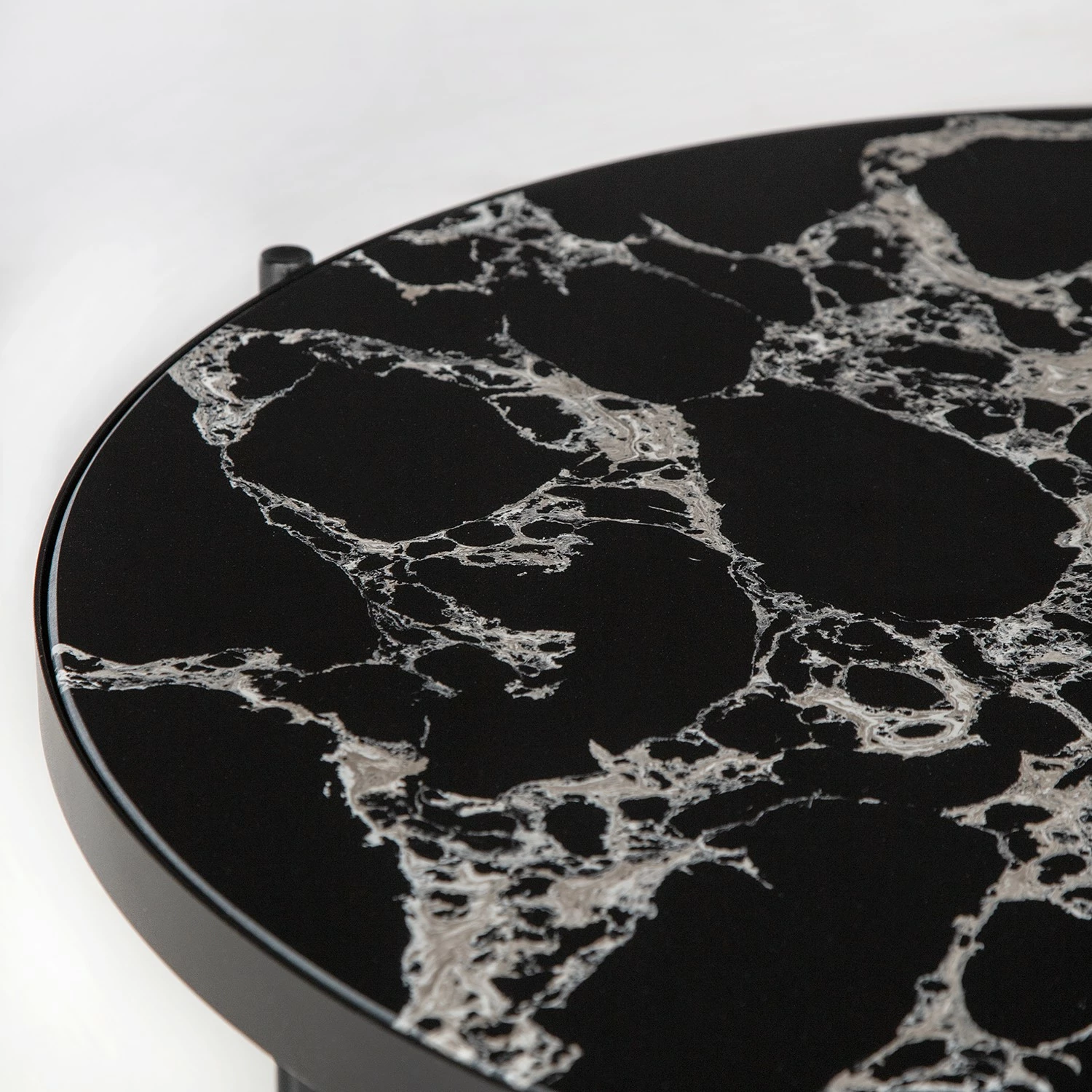 Studio Copenhagen Table basse Abee - Imitation marbre noir / Noir 11 Studio Copenhagen Table basse Abee - Imitation marbre noir / Noir – Image 9