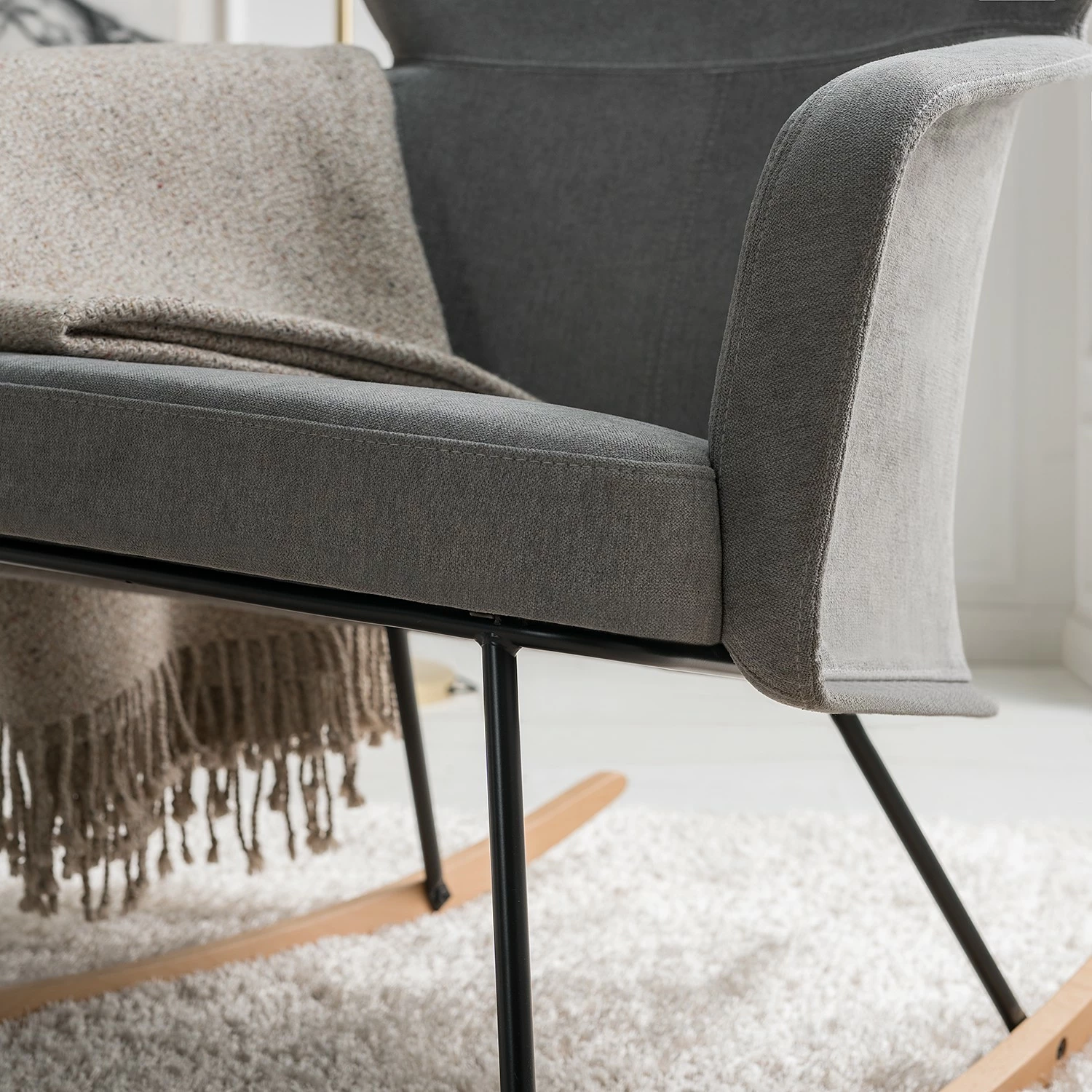 Mørteens Rocking chair Felin - Tissu / Métal / Hêtre massif - Gris / Noir / Hêtre 7 Mørteens Rocking chair Felin - Tissu / Métal / Hêtre massif - Gris / Noir / Hêtre – Image 5