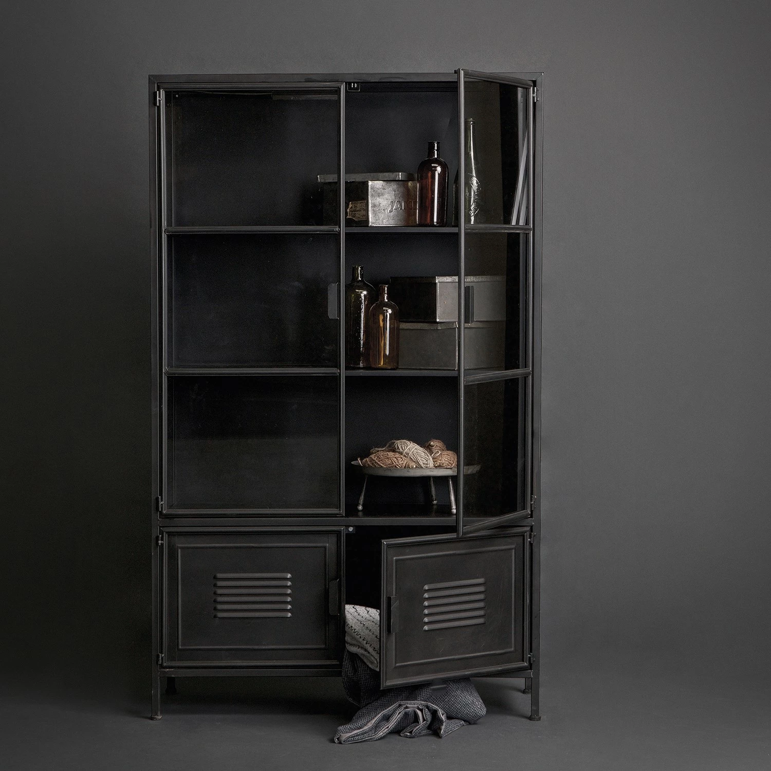 Red Living Vitrine Ravno - Métal - Noir vintage 5 Red Living Vitrine Ravno - Métal - Noir vintage – Image 3