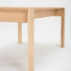 Studio Copenhagen Table basse Maayka - Partiellement en chêne massif - Chêne clair - Largeur : 110 cm 24 Studio Copenhagen Table basse Maayka - Partiellement en chêne massif - Chêne clair - Largeur : 110 cm -loftscape Boutique 1000277380 211012 153648000124 DETAILS P000000001000277380