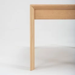 Studio Copenhagen Table basse Maayka - Partiellement en chêne massif - Chêne clair - Largeur : 110 cm 26 Studio Copenhagen Table basse Maayka - Partiellement en chêne massif - Chêne clair - Largeur : 110 cm -loftscape Boutique 1000277380 211012 153648000156 DETAILS P000000001000277380