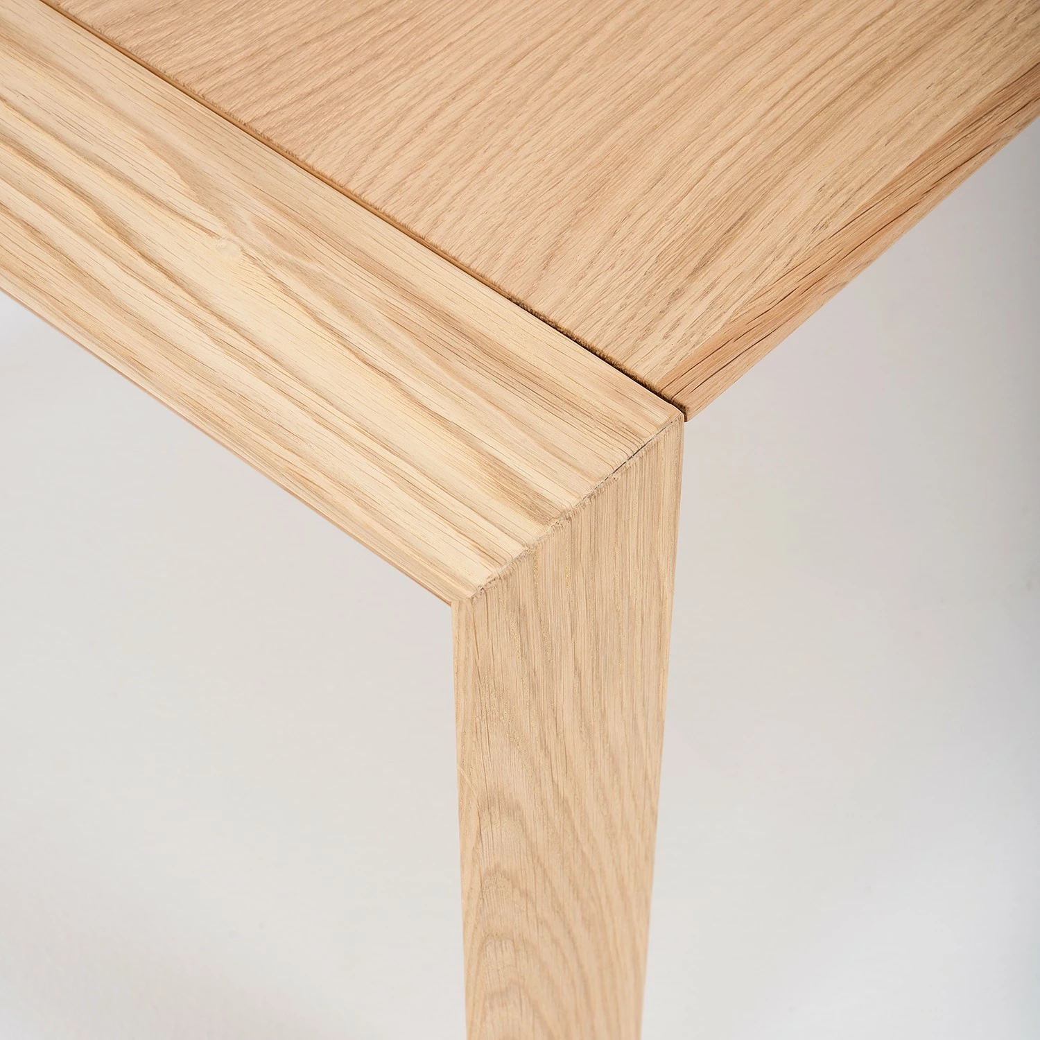 Studio Copenhagen Table basse Maayka - Partiellement en chêne massif - Chêne clair - Largeur : 110 cm 11 Studio Copenhagen Table basse Maayka - Partiellement en chêne massif - Chêne clair - Largeur : 110 cm – Image 9