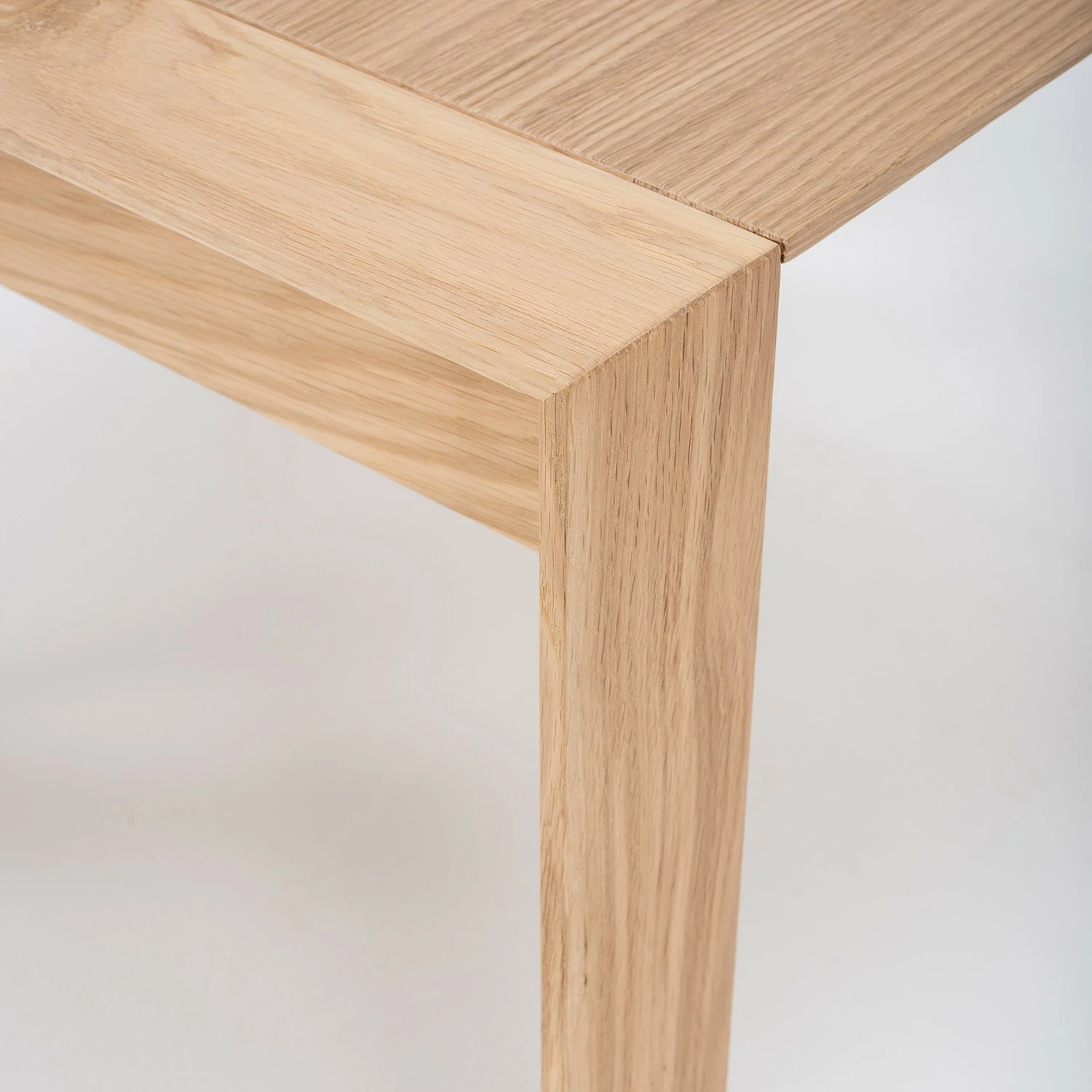 Studio Copenhagen Table basse Maayka - Partiellement en chêne massif - Chêne clair - Largeur : 55 cm 17 Studio Copenhagen Table basse Maayka - Partiellement en chêne massif - Chêne clair - Largeur : 55 cm – Image 15