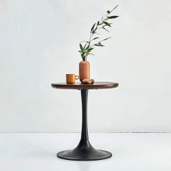 Tom Tailor Bout de canapé Montalbo II - Manguier massif / Fer - Manguier / Noir 14 Tom Tailor Bout de canapé Montalbo II - Manguier massif / Fer - Manguier / Noir -loftscape Boutique 1000342418 220325 021 MOOD DETAILS P000000001000342418 mood