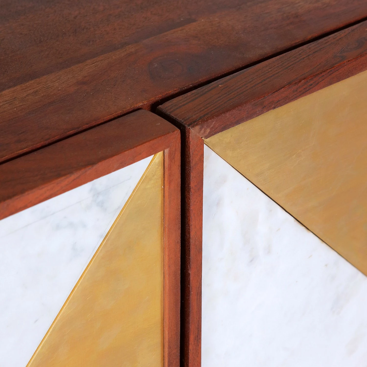 Red Living Buffet Aulnoy - Acacia massif / Métal - Acacia / Laiton 6 Red Living Buffet Aulnoy - Acacia massif / Métal - Acacia / Laiton – Image 4