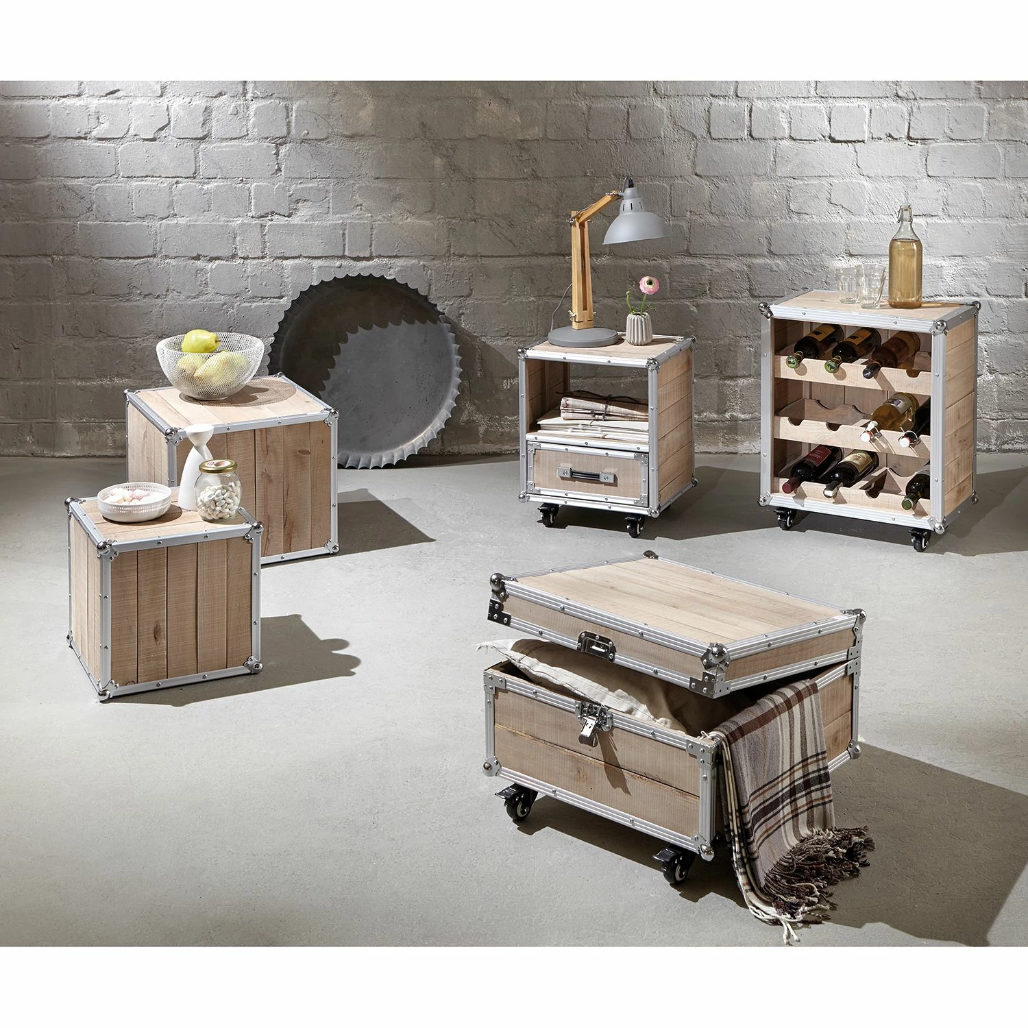 Ars manufacti Bouts de canapé Palmori (lot de 2) - Pin massif / Aluminium 4 Ars manufacti Bouts de canapé Palmori (lot de 2) - Pin massif / Aluminium – Image 2