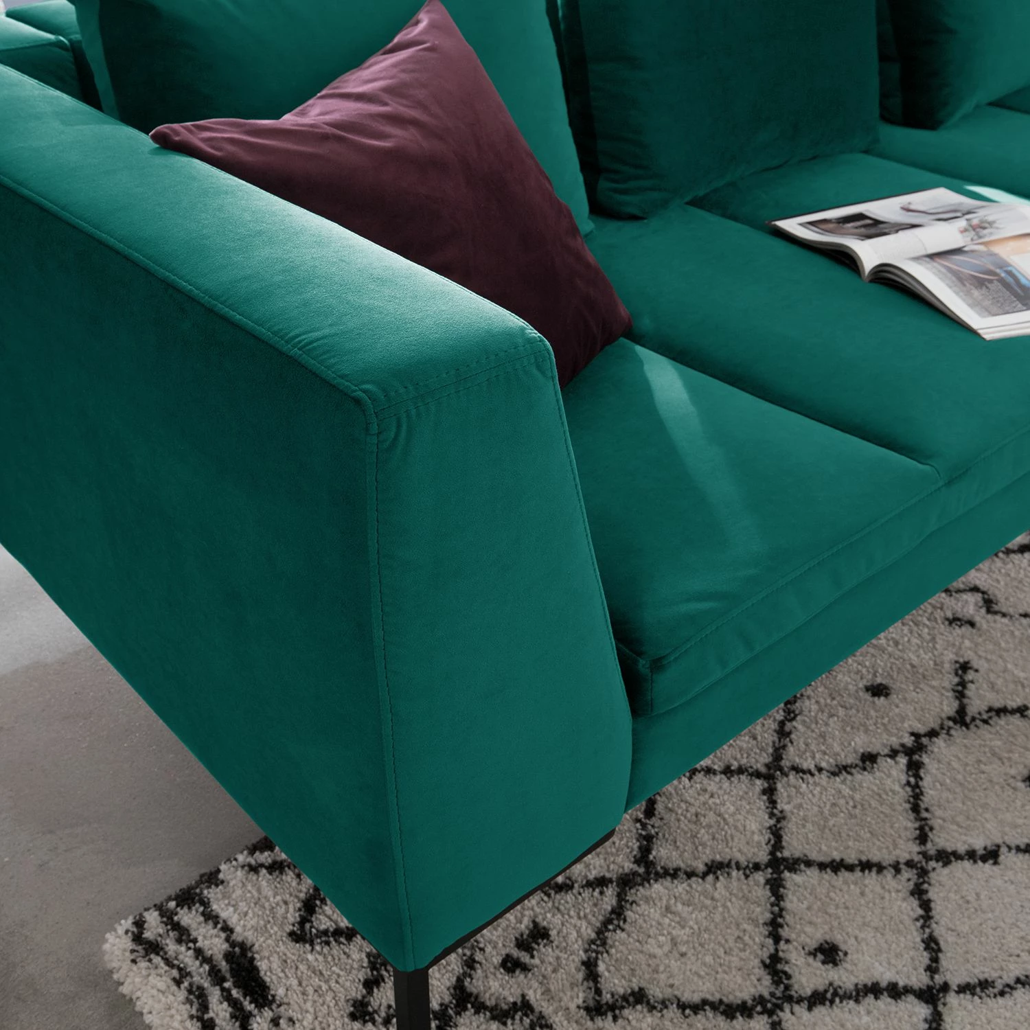 Studio Copenhagen Canapé d’angle Madison II - Velours Shyla: Pétrol - Angle à gauche (vu de face) 6 Studio Copenhagen Canapé d’angle Madison II - Velours Shyla: Pétrol - Angle à gauche (vu de face) – Image 4