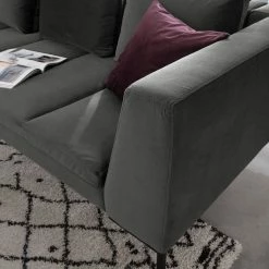 Studio Copenhagen Canapé d’angle Madison III - Velours Shyla: Vert de gris - Angle à gauche (vu de face) 13 Studio Copenhagen Canapé d’angle Madison III - Velours Shyla: Vert de gris - Angle à gauche (vu de face) -loftscape Boutique ecksofa madison iii samt 3 sitzer davorstehend links stoff shyla rauchgruen 5169776
