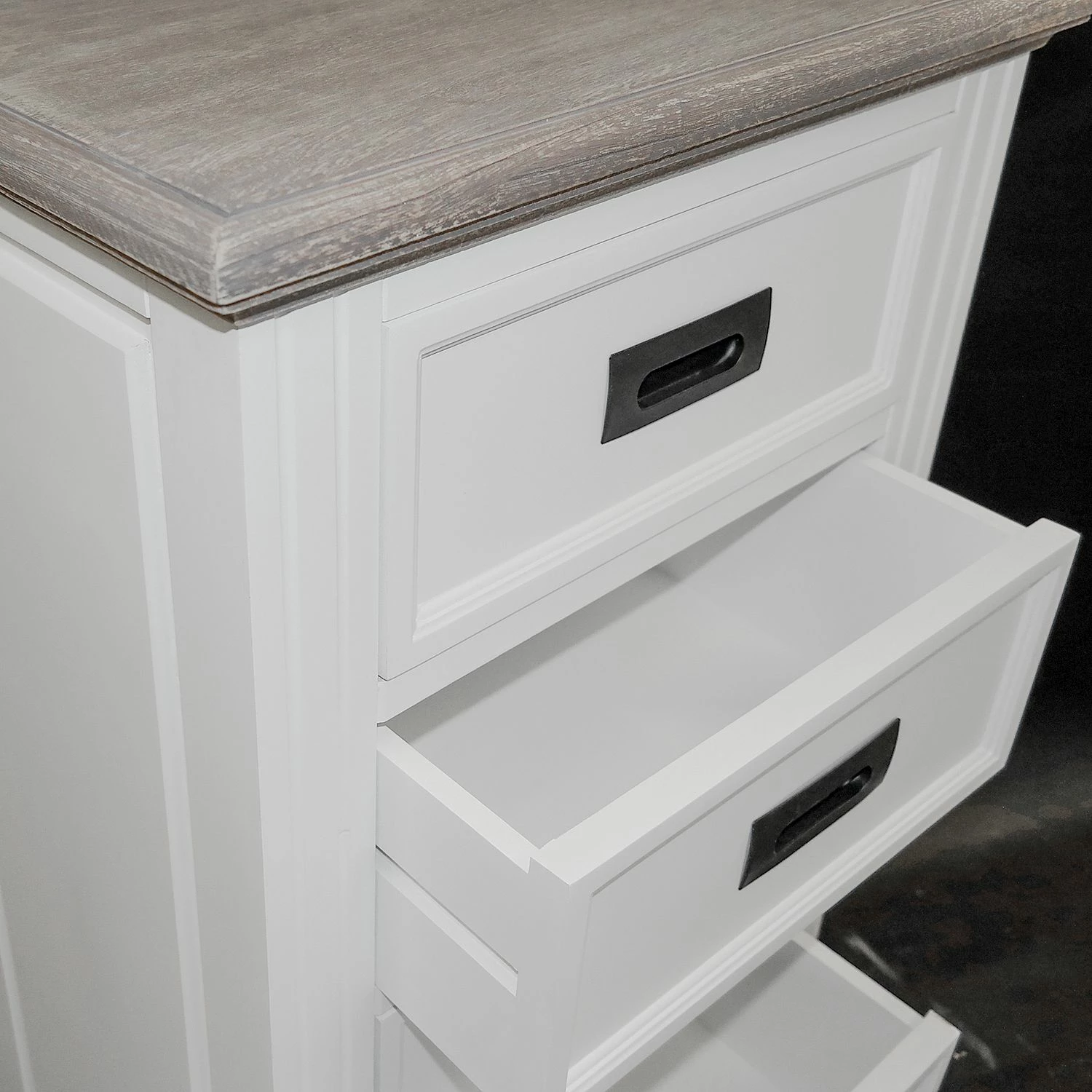 Maison Belfort Commode Nasinu II - Partiellement en paulownia massif - Blanc / Gris ancien 5 Maison Belfort Commode Nasinu II - Partiellement en paulownia massif - Blanc / Gris ancien – Image 3
