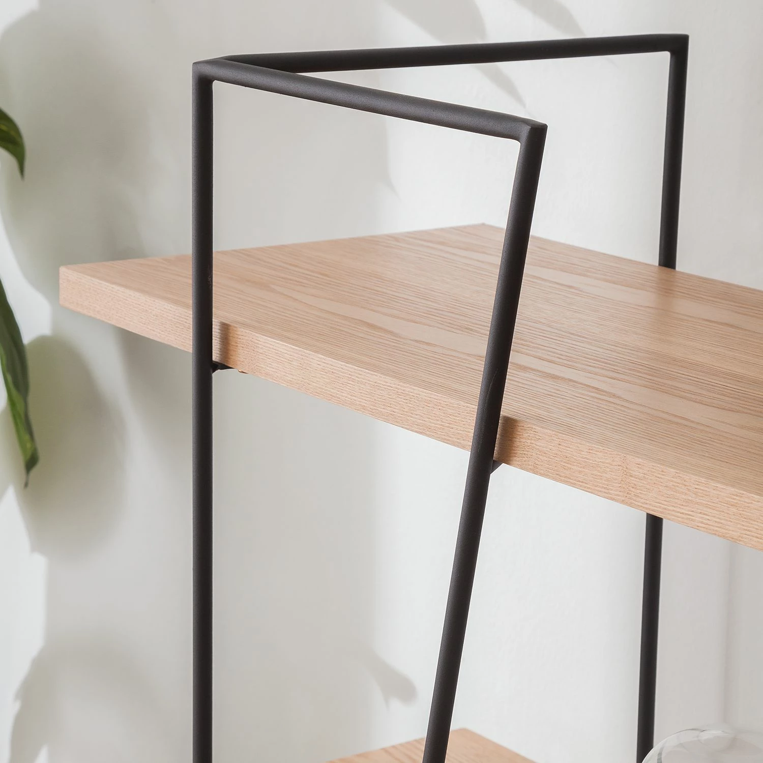 Studio Copenhagen Étagère Anadyr - Noir / Frêne 10 Studio Copenhagen Étagère Anadyr - Noir / Frêne – Image 8