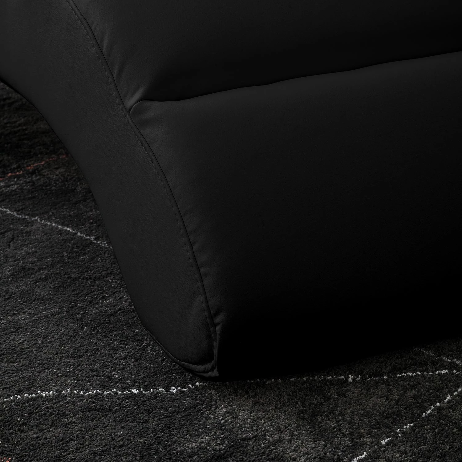 Fredriks Chaise longue de relaxation Califfo - Cuir synthétique noir 8 Fredriks Chaise longue de relaxation Califfo - Cuir synthétique noir – Image 6